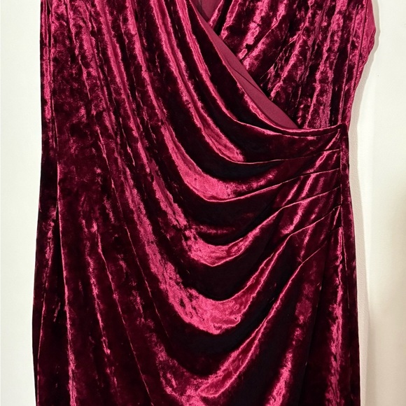 Elegant Velvet Dress in Rich Burgundy​ - Picture 2 of 5